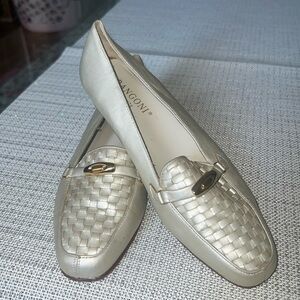 Rangoni loafer Size 6.5 B, woven, leather , pearl color